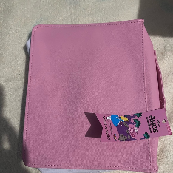 Wet n Wild Disney Alice in Wonderland Pink Makeup Bag - Picture 2 of 2